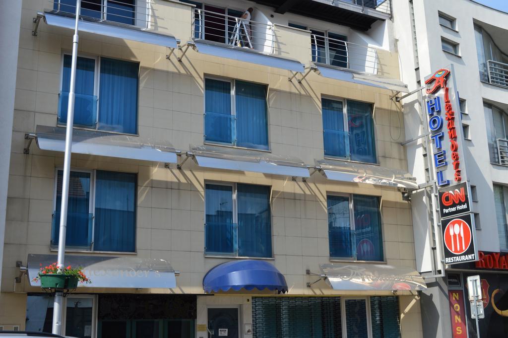 Hotel Alexander'S Нитра Экстерьер фото