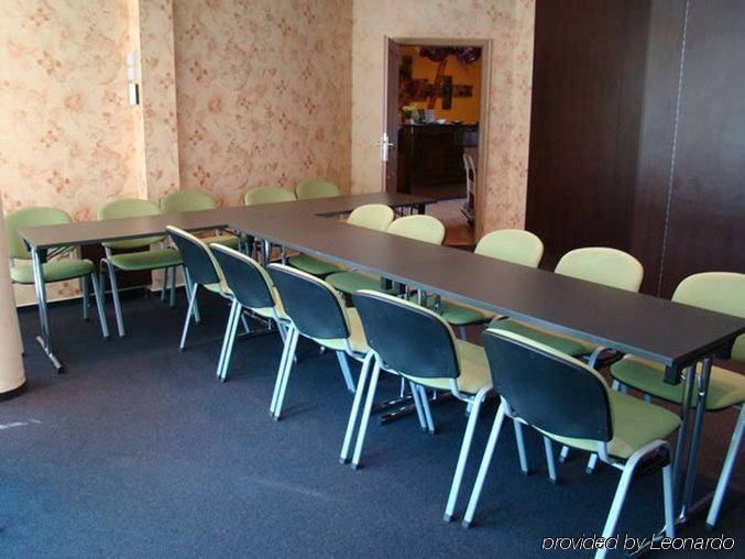 Hotel Alexander'S Нитра Удобства фото
