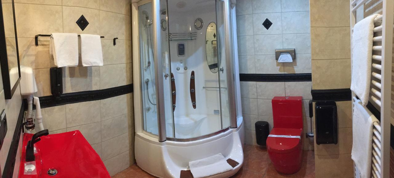 Hotel Alexander'S Нитра Экстерьер фото